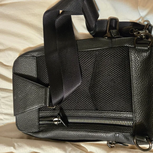 Coach Black Gotham Messenger Bag with Sleek Design - Picture 2 of 5